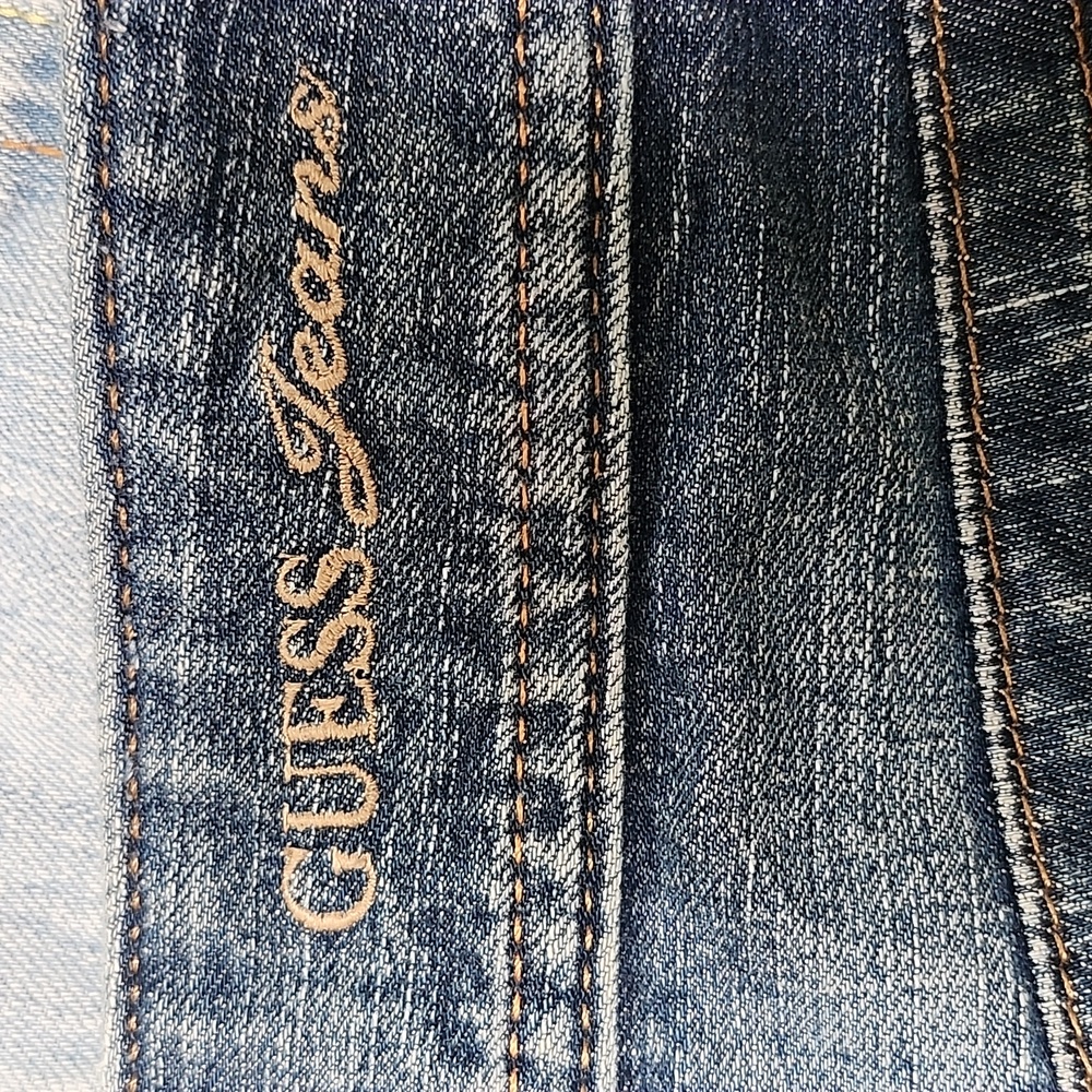 NWOT GUESS Women's Blue Denim Shorts - Picture 7 of 8